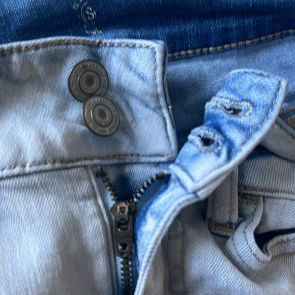 SO Light Wash Cuffed Denim Shorts Size 3 (Juniors) - Picture 4 of 4